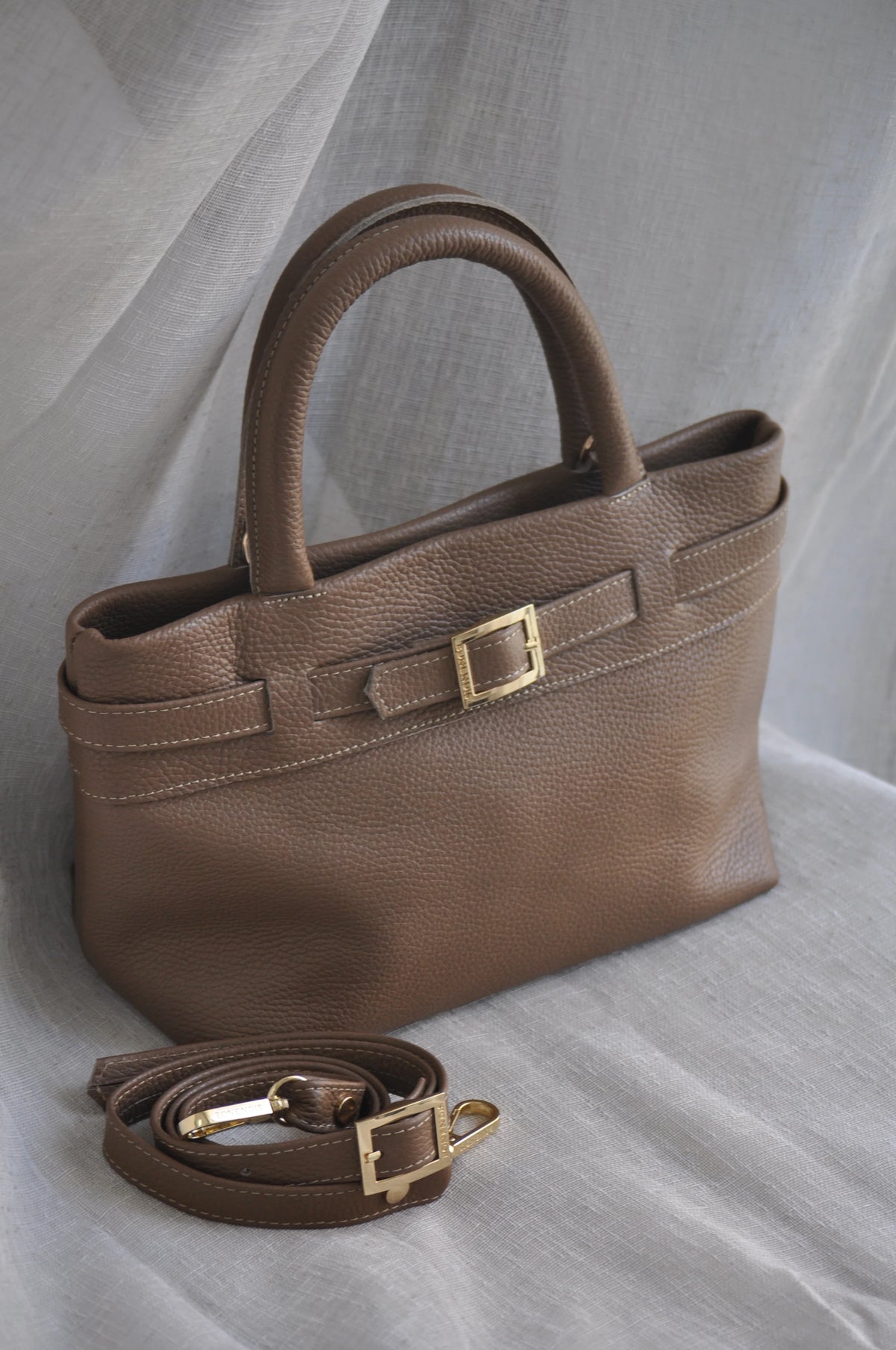 Emily Medium Leather Handbag - Biscotti